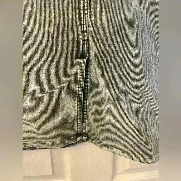 RW&Co corduroy stretch slit front  skirt size 12 - Picture 3 of 7